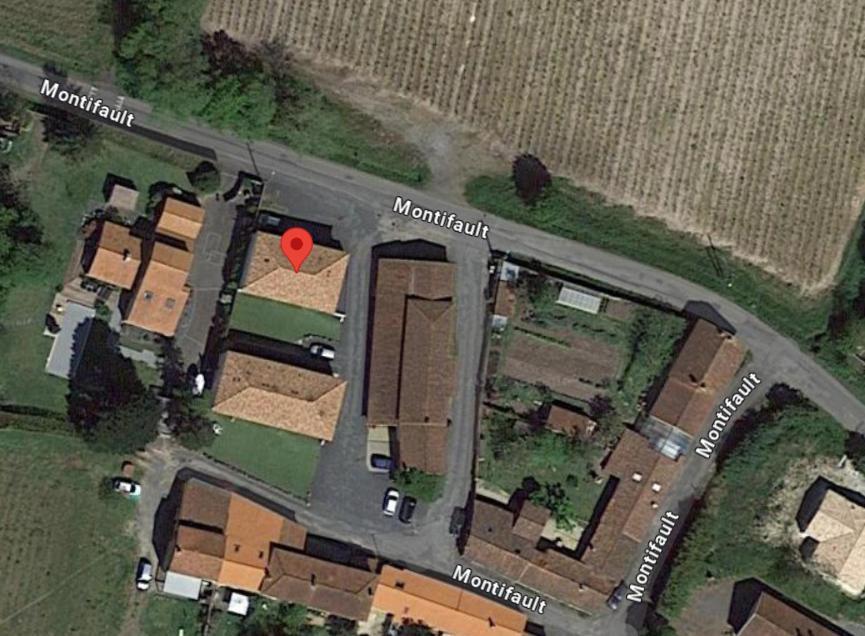 Du Vignoble A L'Atlantique - Residence Montifault Gites Du 2 Au 3 Pieces Le Pallet エクステリア 写真