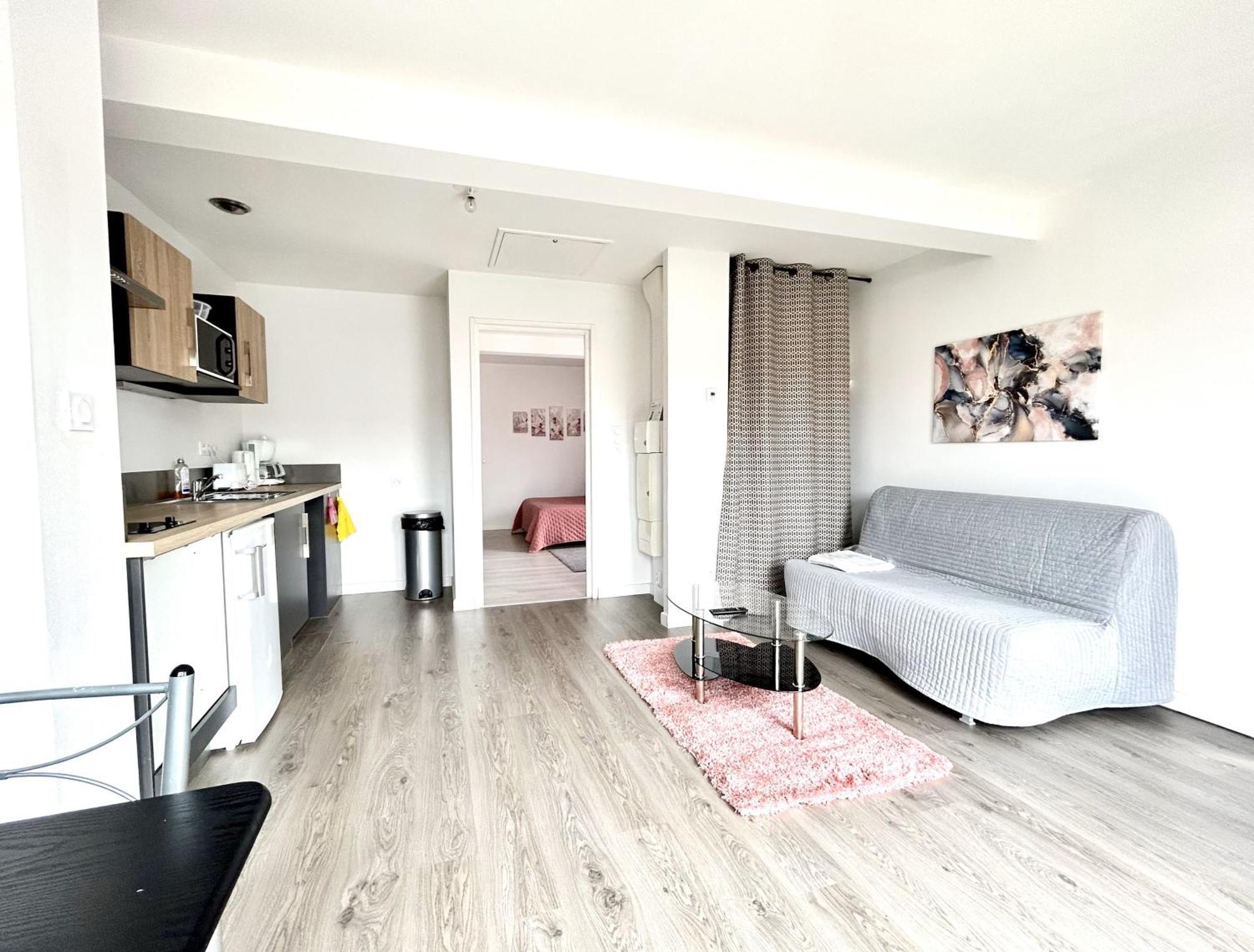 Du Vignoble A L'Atlantique - Residence Montifault Gites Du 2 Au 3 Pieces Le Pallet エクステリア 写真