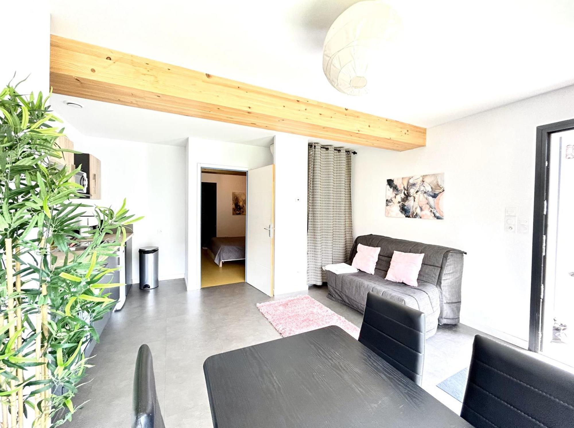 Du Vignoble A L'Atlantique - Residence Montifault Gites Du 2 Au 3 Pieces Le Pallet エクステリア 写真